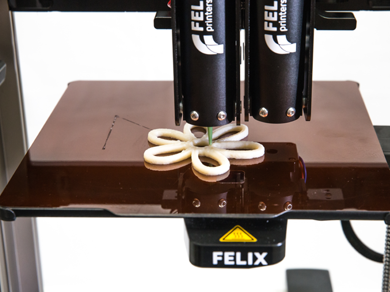 A impressora Felix Food extruindo puro vegetal